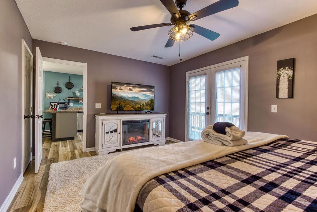 The Mason Jar, Hot Tub, Wifi, 1089 Free Tickets Each Paid Day, Dollywood And More! Pigeon Forge Exterior foto