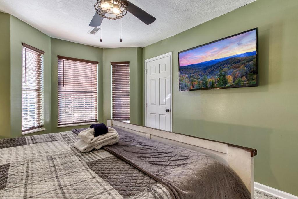 The Mason Jar, Hot Tub, Wifi, 1089 Free Tickets Each Paid Day, Dollywood And More! Pigeon Forge Exterior foto