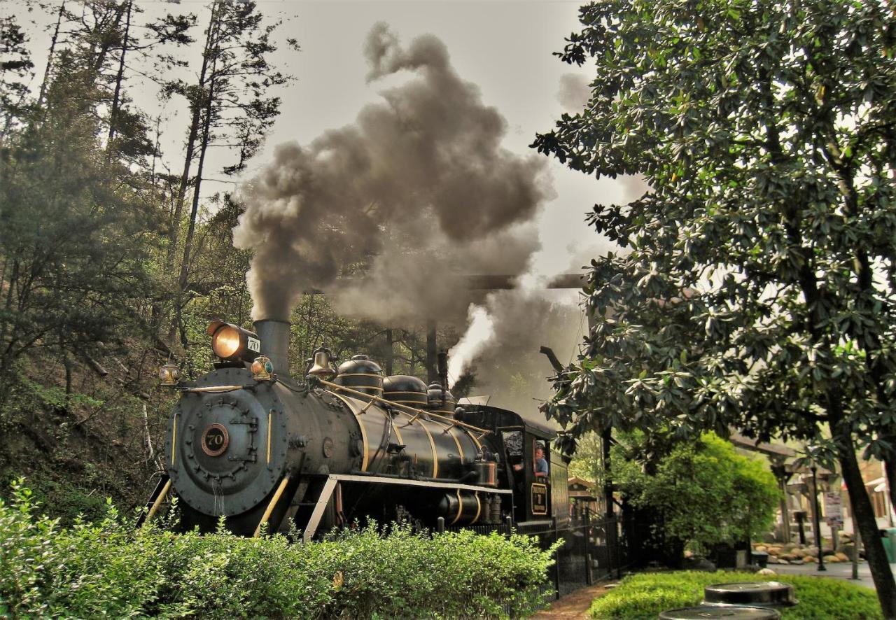The Mason Jar, Hot Tub, Wifi, 1089 Free Tickets Each Paid Day, Dollywood And More! Pigeon Forge Exterior foto